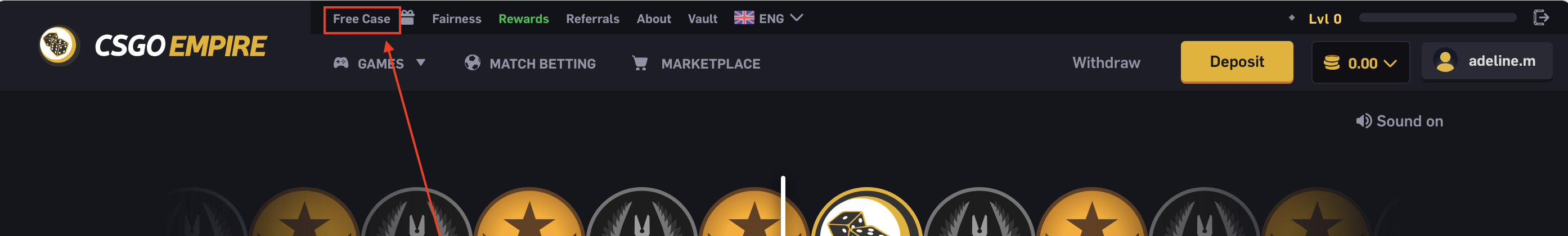 Barra de navegação do CSGOEmpire com seta vermelha a apontar para a aba Free Case